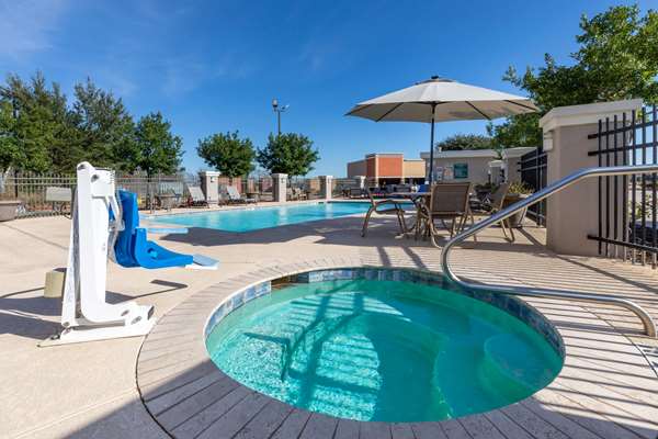 Pool - La Quinta Inn & Suites Northwest Beltway 8 Houston