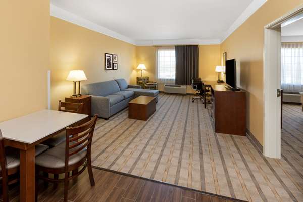 Suite - La Quinta Inn & Suites Northwest Beltway 8 Houston