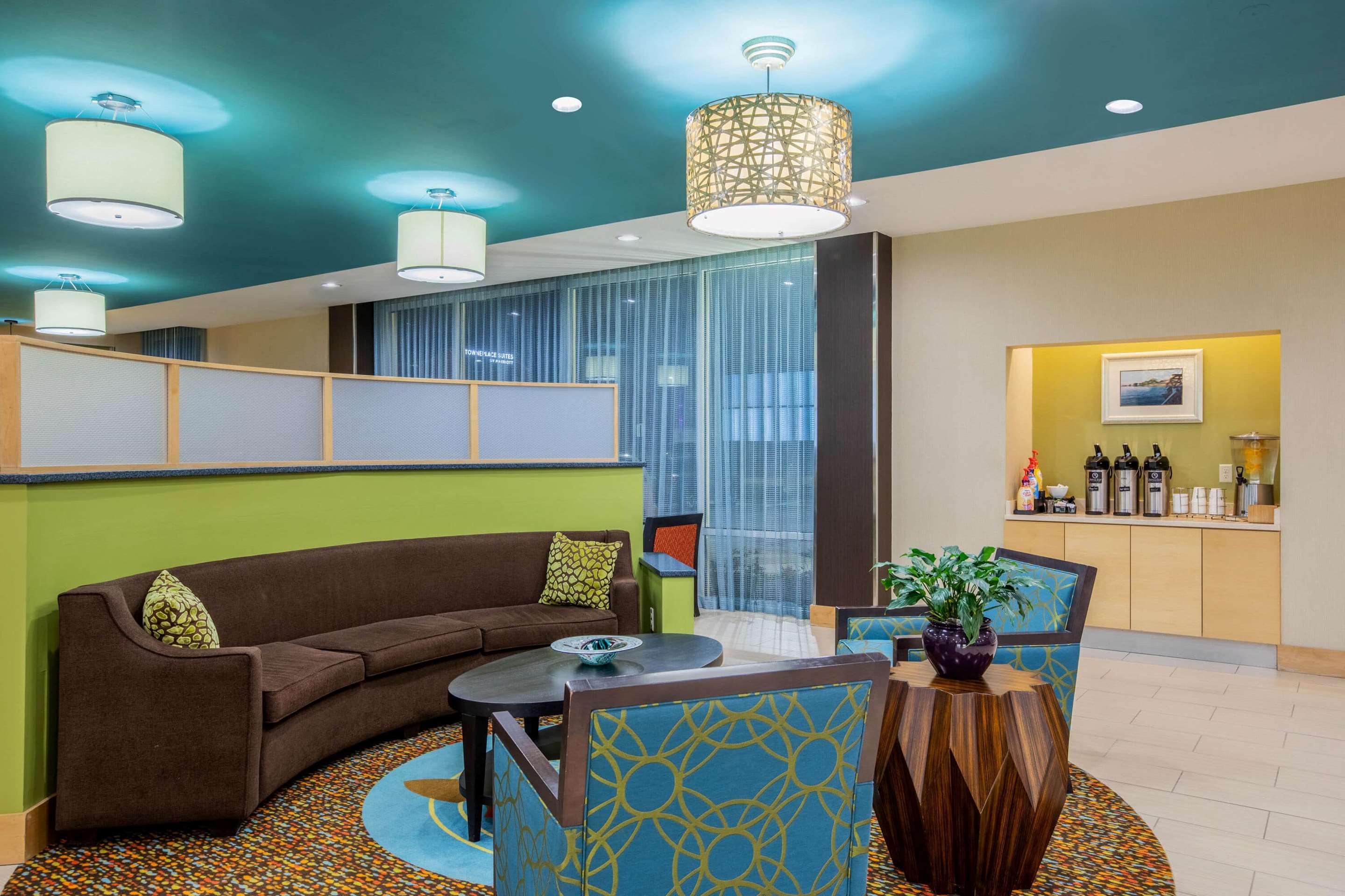 Lobby | La Quinta Inn & Suites by Wyndham Little Rock - West