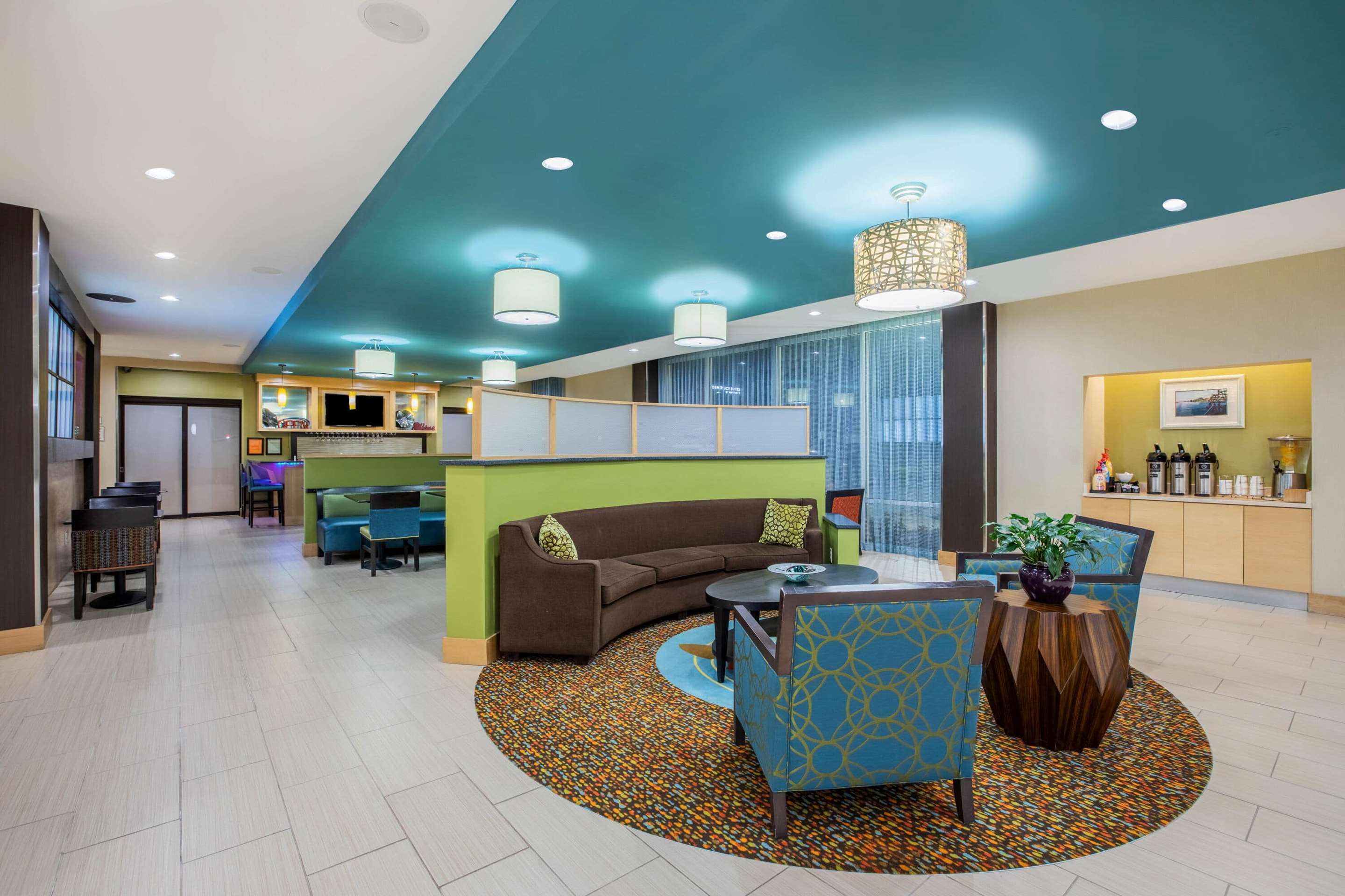 Lobby | La Quinta Inn & Suites by Wyndham Little Rock - West