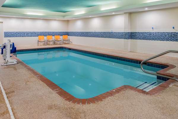 Pool - La Quinta Inn & Suites West Little Rock - I-430, Exit 5