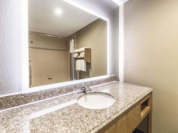  - La Quinta Inn & Suites Catoosa - I-44, Exit 240