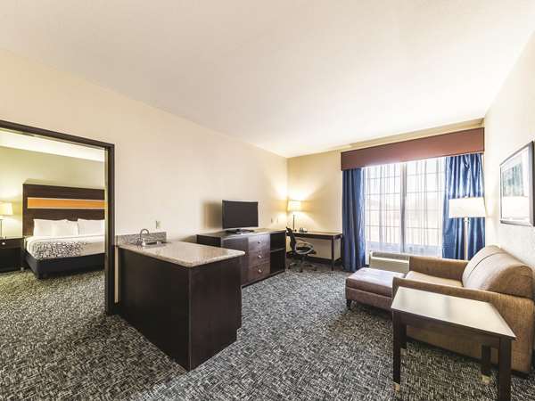 Suite - La Quinta Inn & Suites Catoosa - I-44, Exit 240