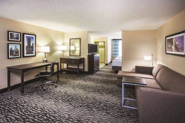 Suite - La Quinta Inn & Suites Elkton - I-95, Exit 109