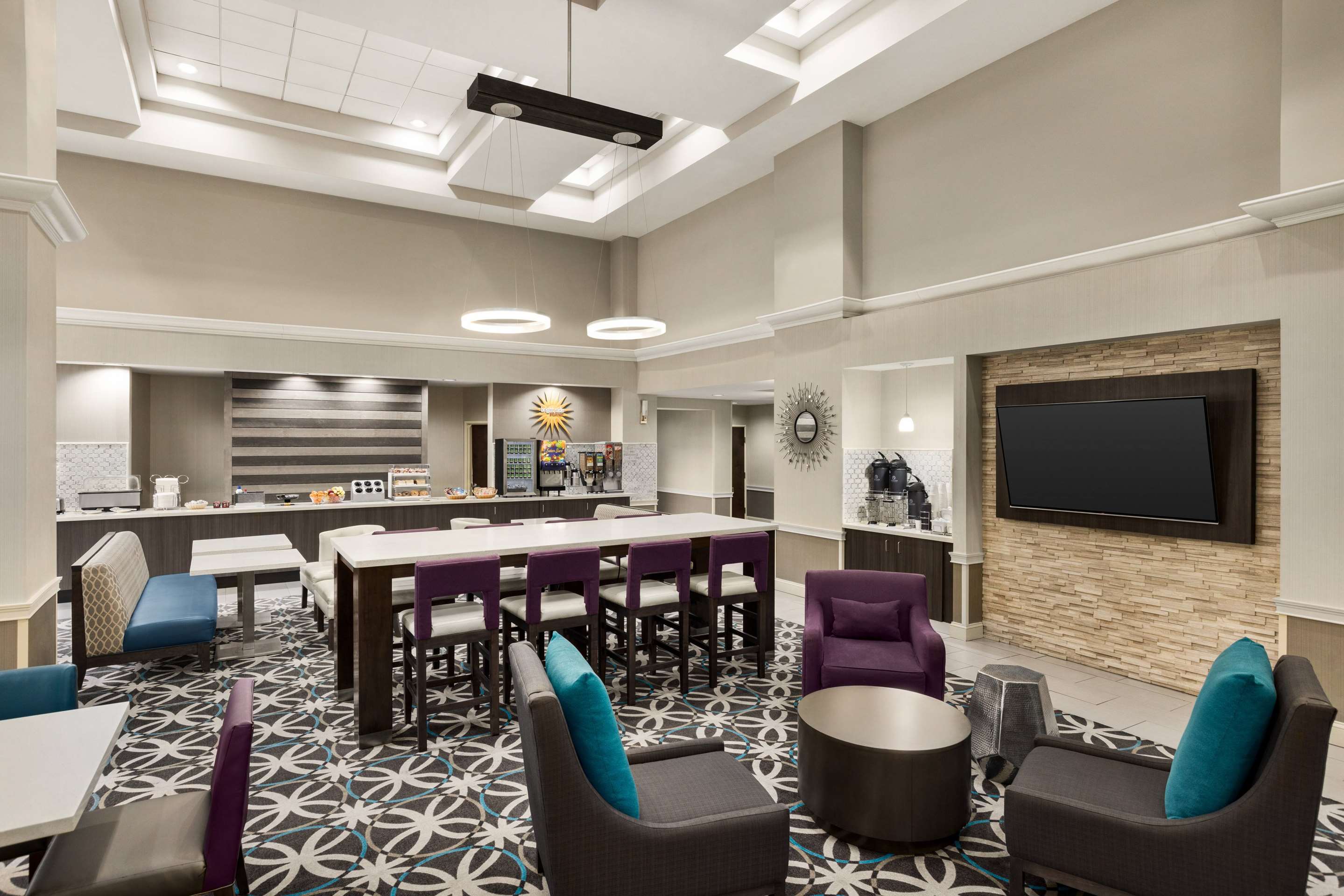 Breakfast Area | La Quinta Inn & Suites by Wyndham Newark - Elkton