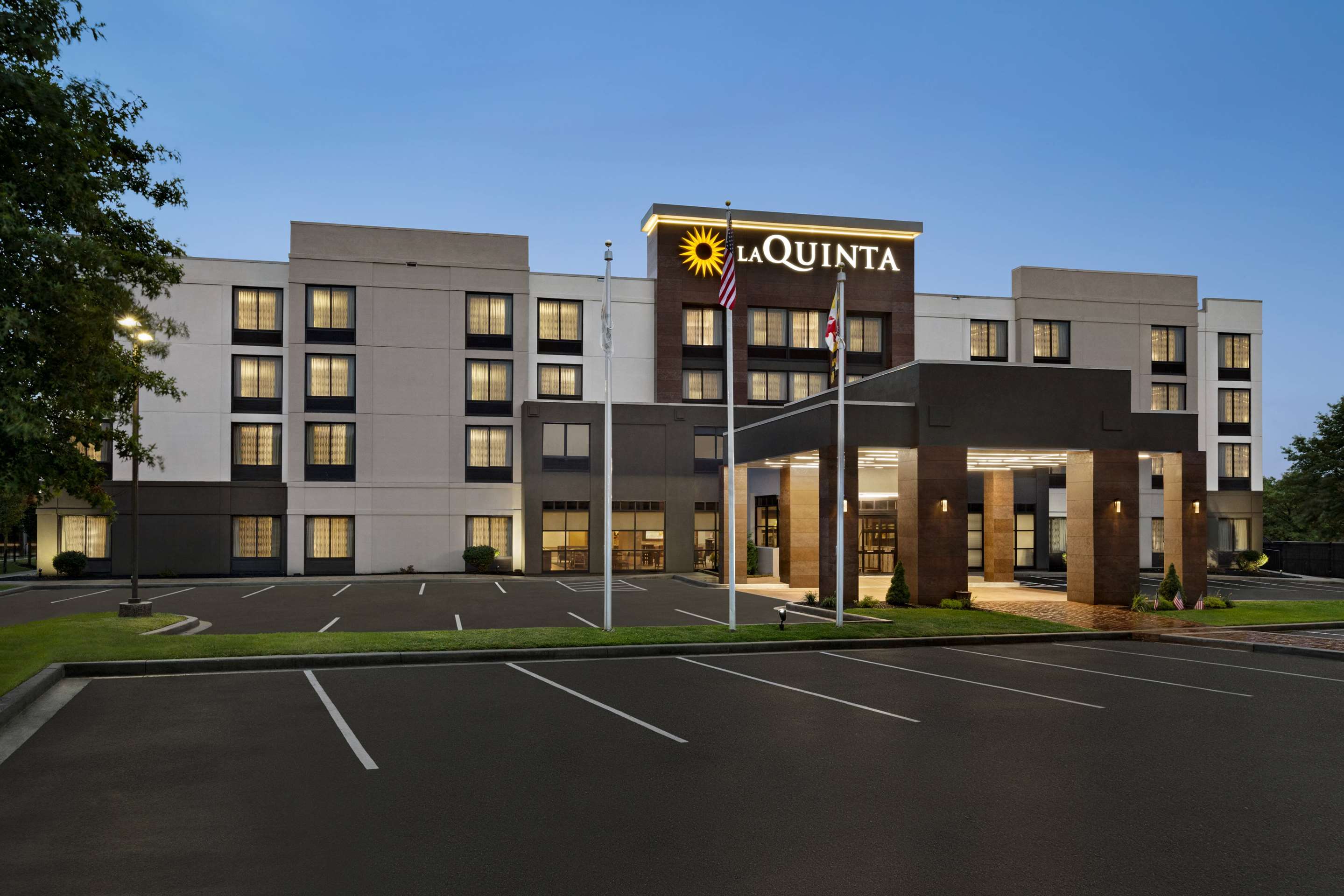 Exterior | La Quinta Inn & Suites by Wyndham Newark - Elkton