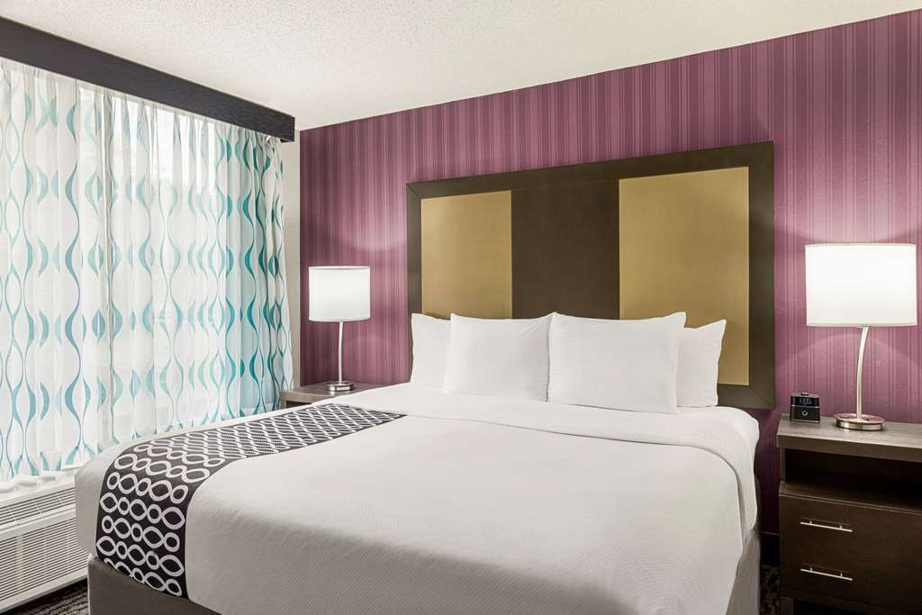 LA QUINTA INN STE NEWARK ELKTON-guestroom-Guest Room,Suite,On-Site.jpg