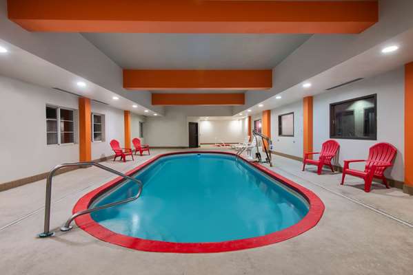 Pool - La Quinta Inn & Suites Hershey Harrisburg - I-81, Exit 77