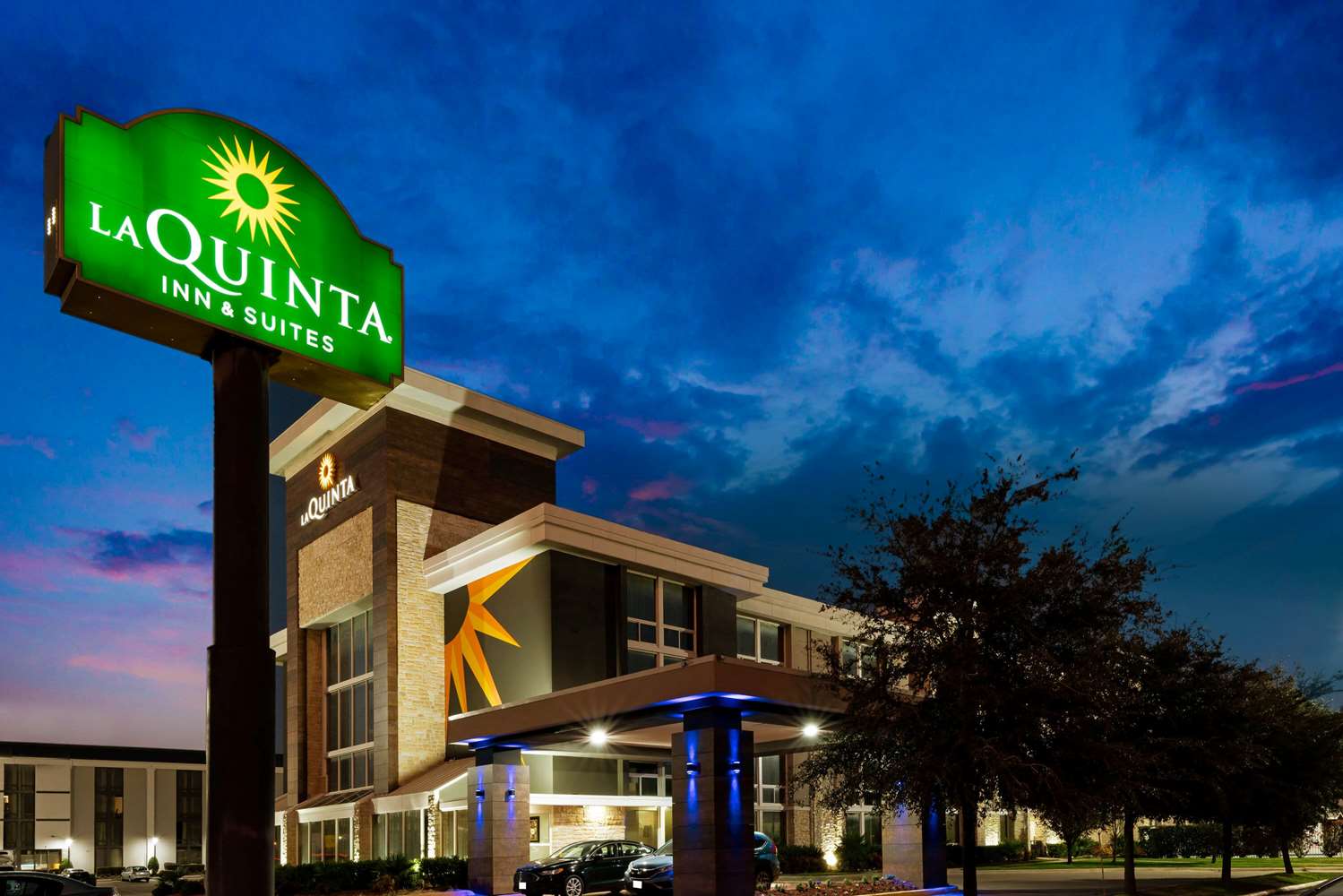 La Quinta Inn & Suites Walnut Hill Dallas I35, Exit 438, TX See