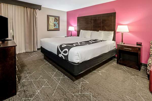 Suite - La Quinta Inn & Suites Walnut Hill Dallas - I-35, Exit 438
