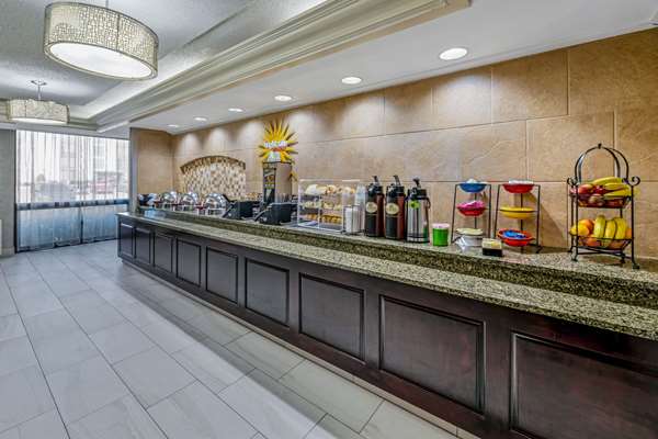  - La Quinta Inn & Suites Walnut Hill Dallas - I-35, Exit 438