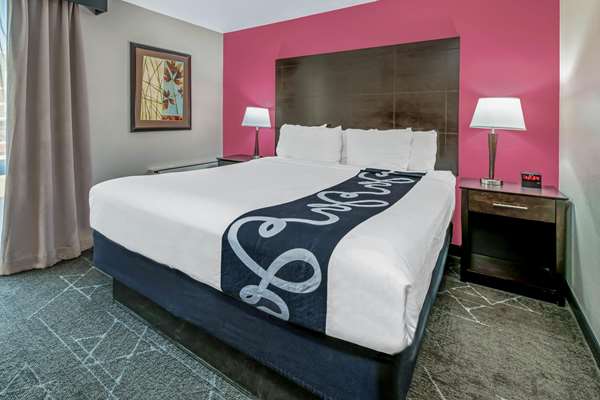 Suite - La Quinta Inn & Suites Walnut Hill Dallas - I-35, Exit 438