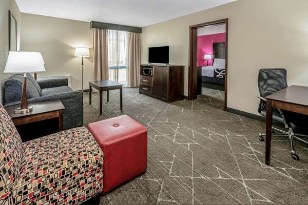 Suite - La Quinta Inn & Suites Walnut Hill Dallas - I-35, Exit 438