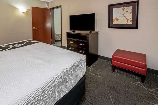 Suite - La Quinta Inn & Suites Walnut Hill Dallas - I-35, Exit 438