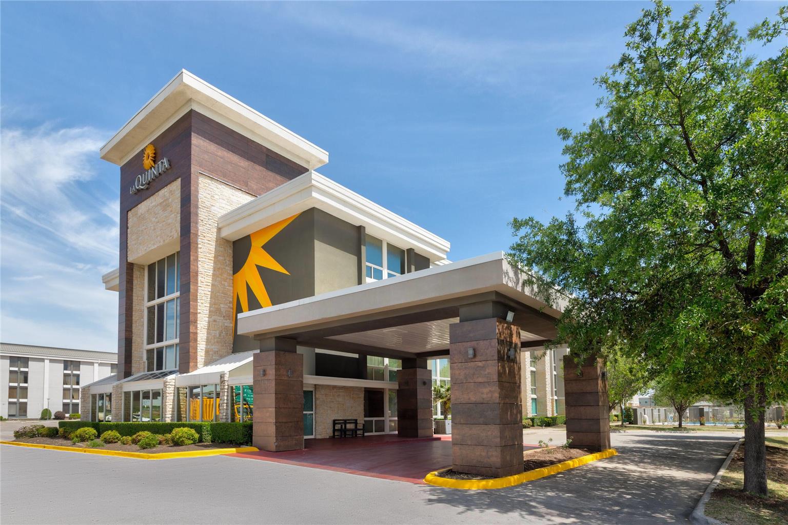 La Quinta Inn & Suites Dallas I-35