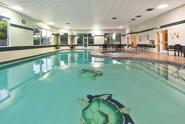 Pool - La Quinta Inn & Suites Towne Square Boise