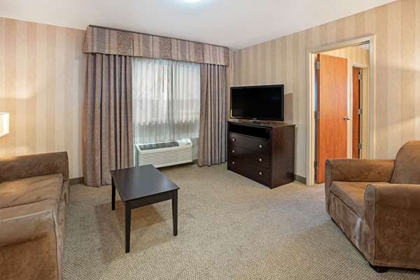 Suite - La Quinta Inn & Suites Towne Square Boise