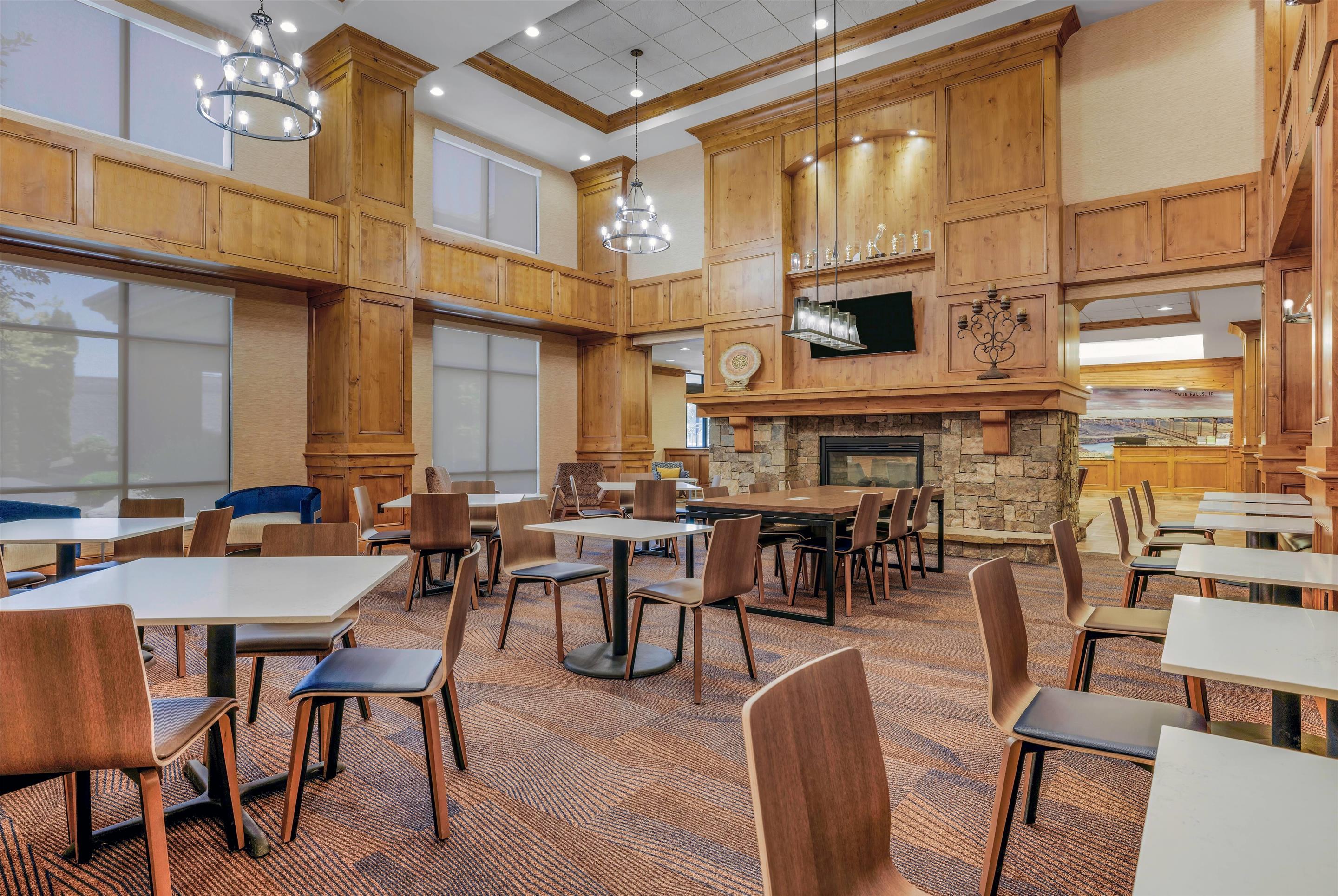 Breakfast Area | La Quinta Inn & Suites by Wyndham Twin Falls