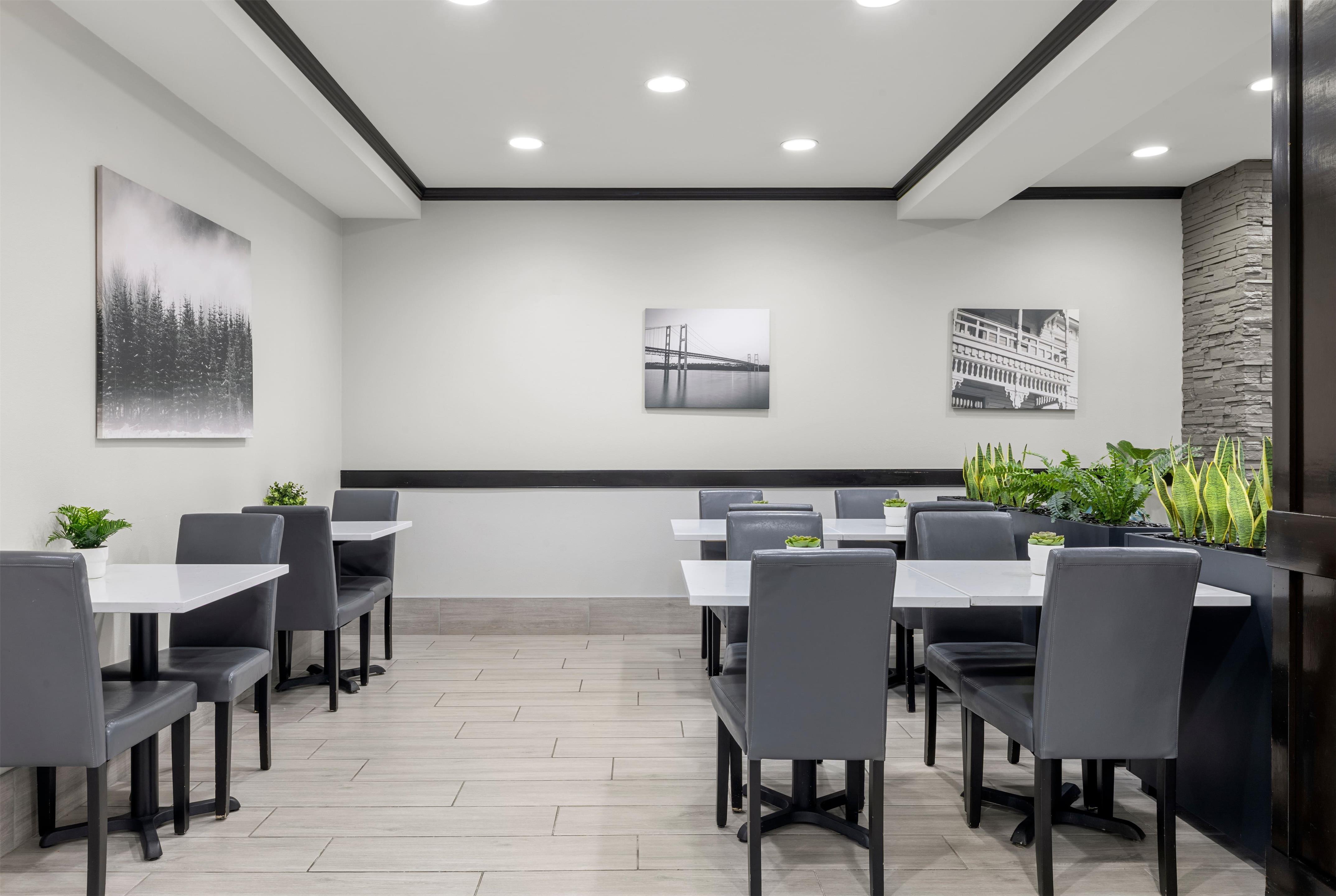 Breakfast Area | La Quinta Inn & Suites by Wyndham Auburn