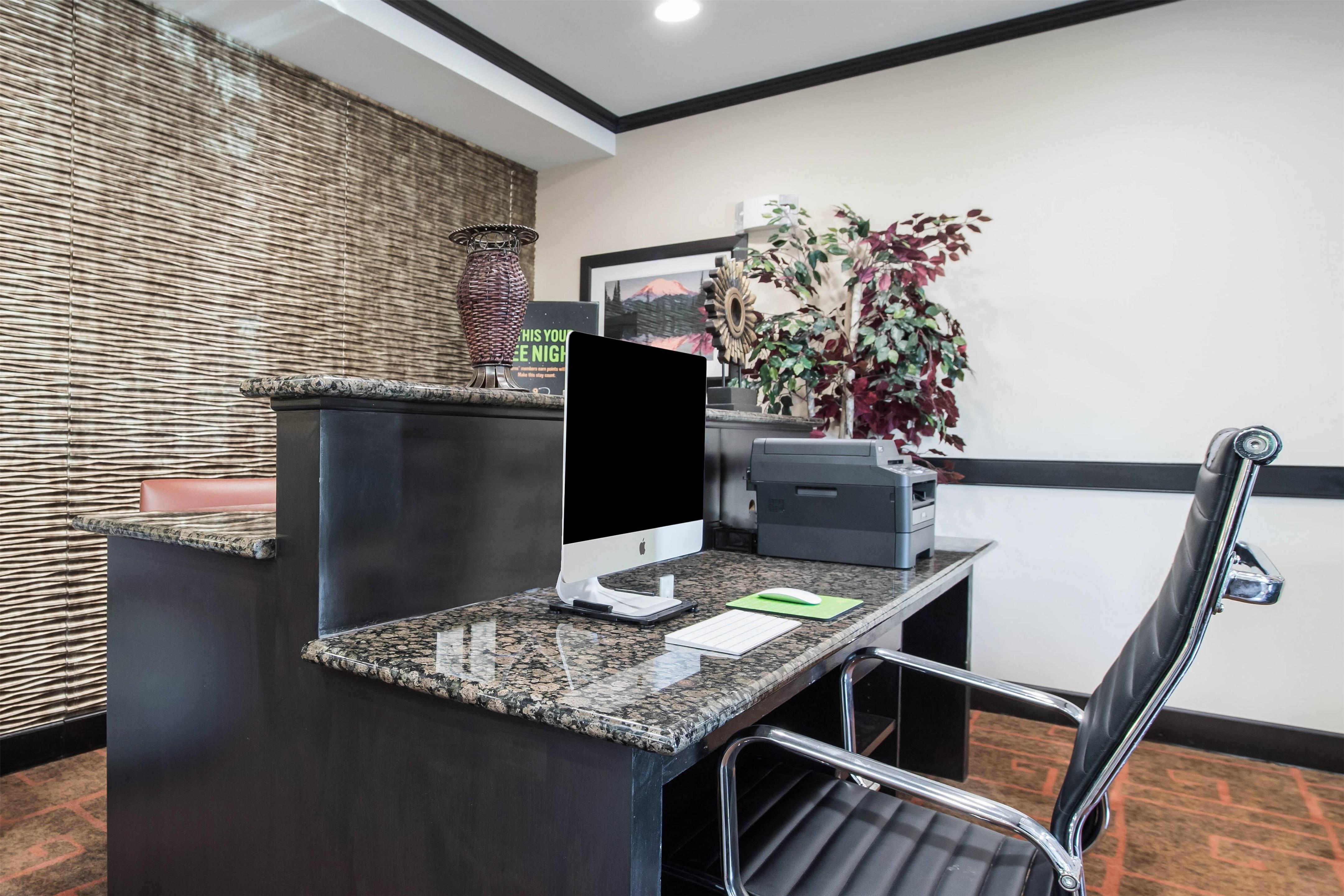 Business Center | La Quinta Inn & Suites by Wyndham Auburn