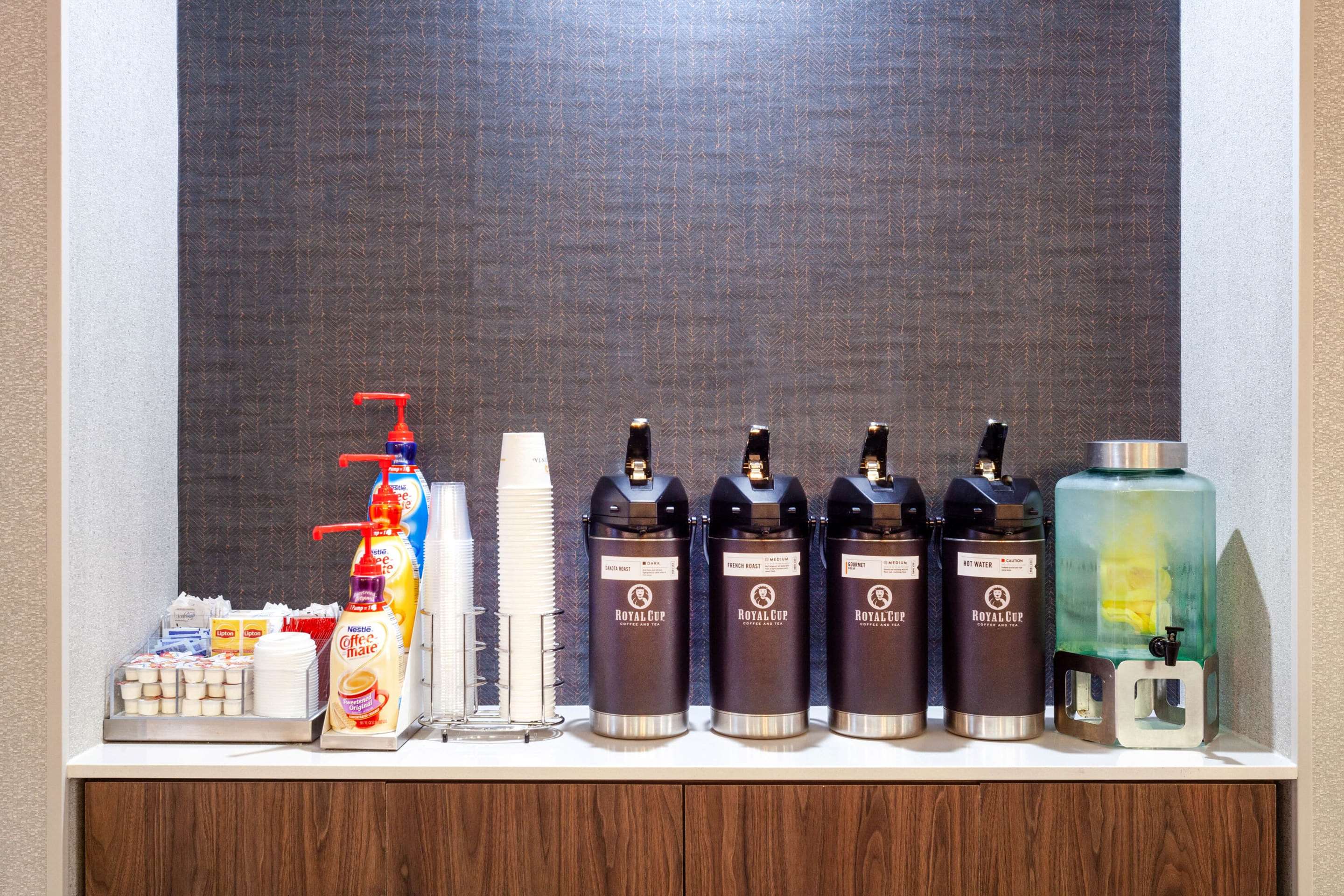 Property amenity | La Quinta Inn & Suites by Wyndham St. Petersburg Northeast