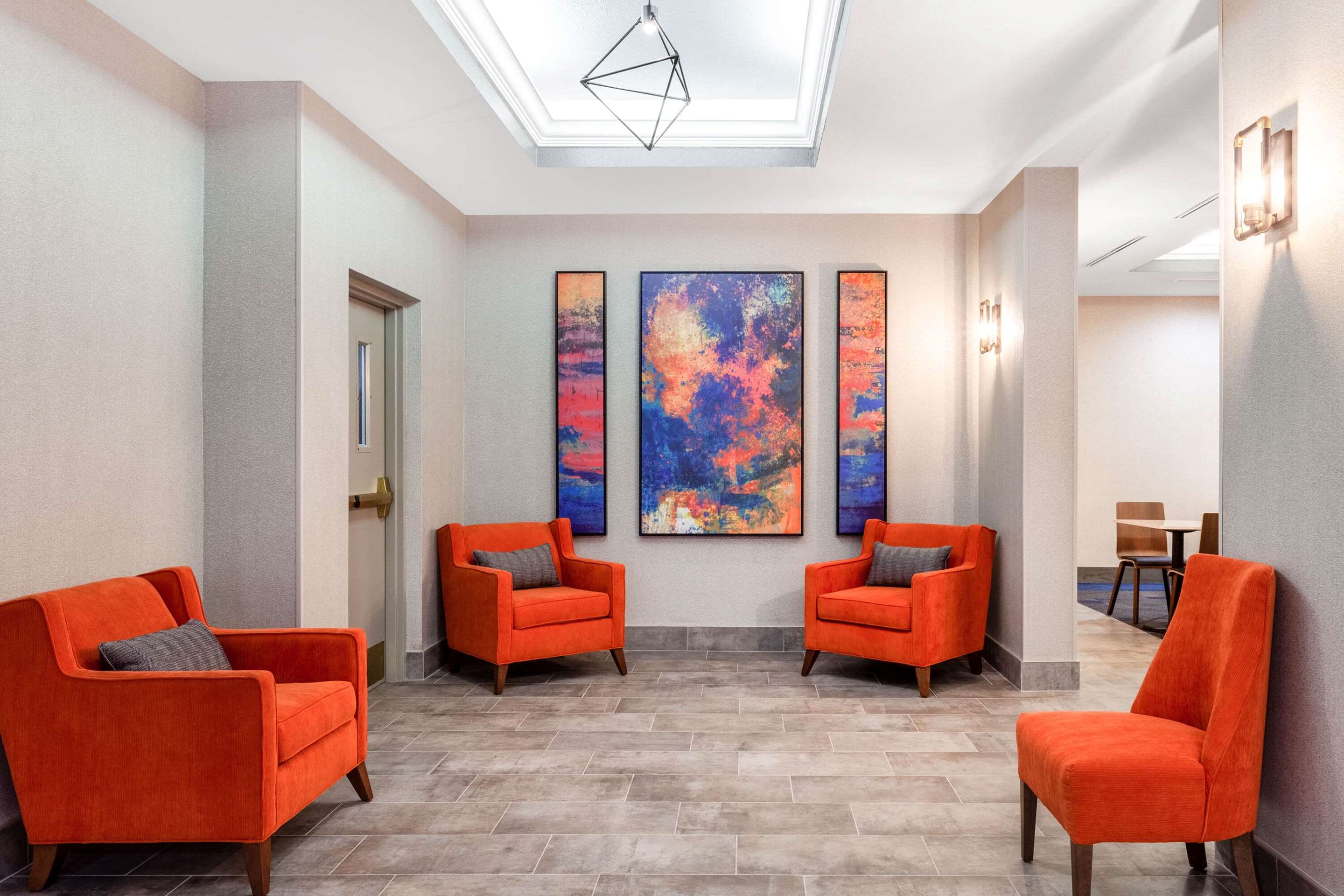 Lobby | La Quinta Inn & Suites by Wyndham St. Petersburg Northeast