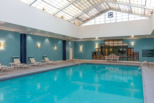 Pool - La Quinta Inn & Suites Secaucus - I-95, Exit 17