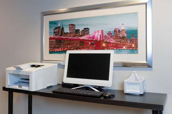 Conference Area - La Quinta Inn & Suites Secaucus - I-95, Exit 17