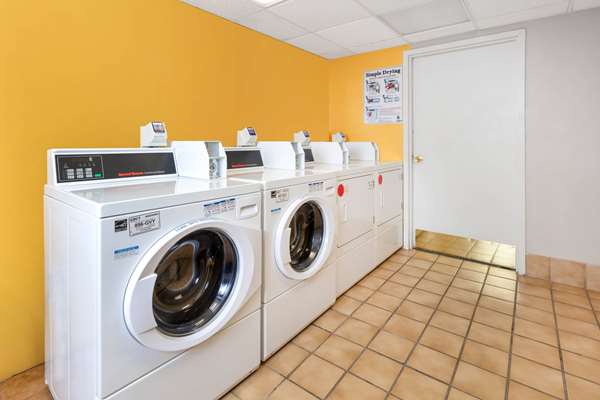 Amenities - La Quinta Inn & Suites Secaucus - I-95, Exit 17