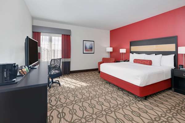  - La Quinta Inn & Suites Starkville