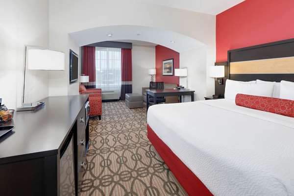  - La Quinta Inn & Suites Starkville