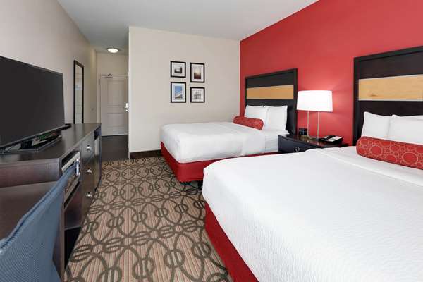  - La Quinta Inn & Suites Starkville