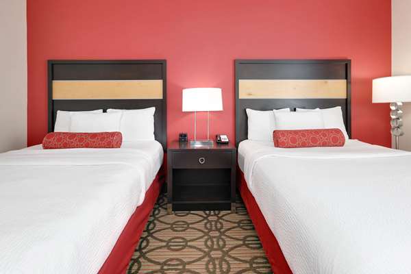  - La Quinta Inn & Suites Starkville