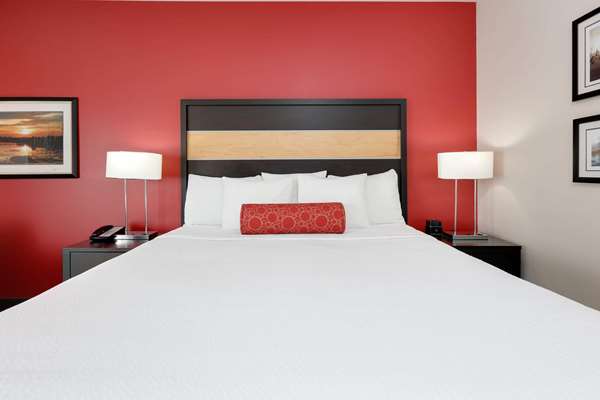  - La Quinta Inn & Suites Starkville