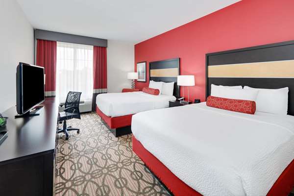  - La Quinta Inn & Suites Starkville