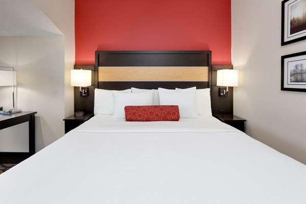  - La Quinta Inn & Suites Starkville