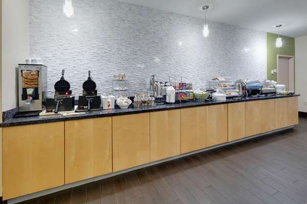  - La Quinta Inn & Suites Starkville