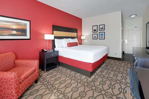  - La Quinta Inn & Suites Starkville