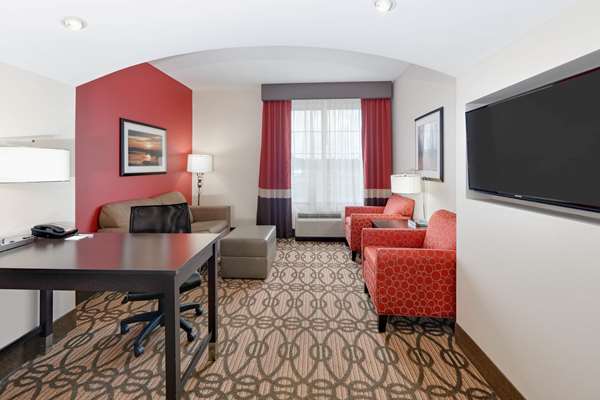  - La Quinta Inn & Suites Starkville