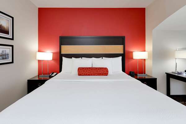  - La Quinta Inn & Suites Starkville