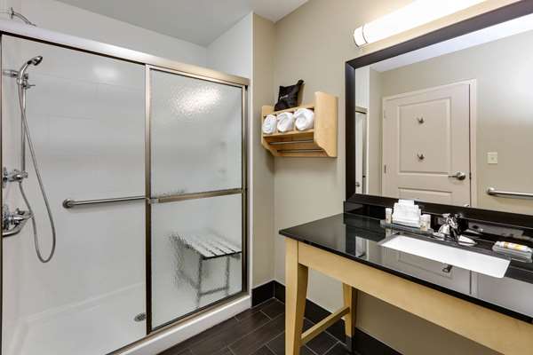  - La Quinta Inn & Suites Starkville