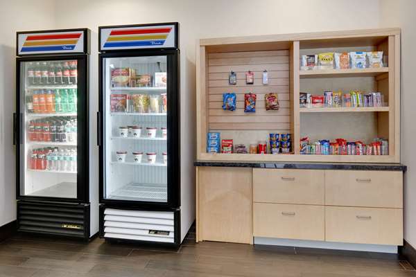  - La Quinta Inn & Suites Starkville