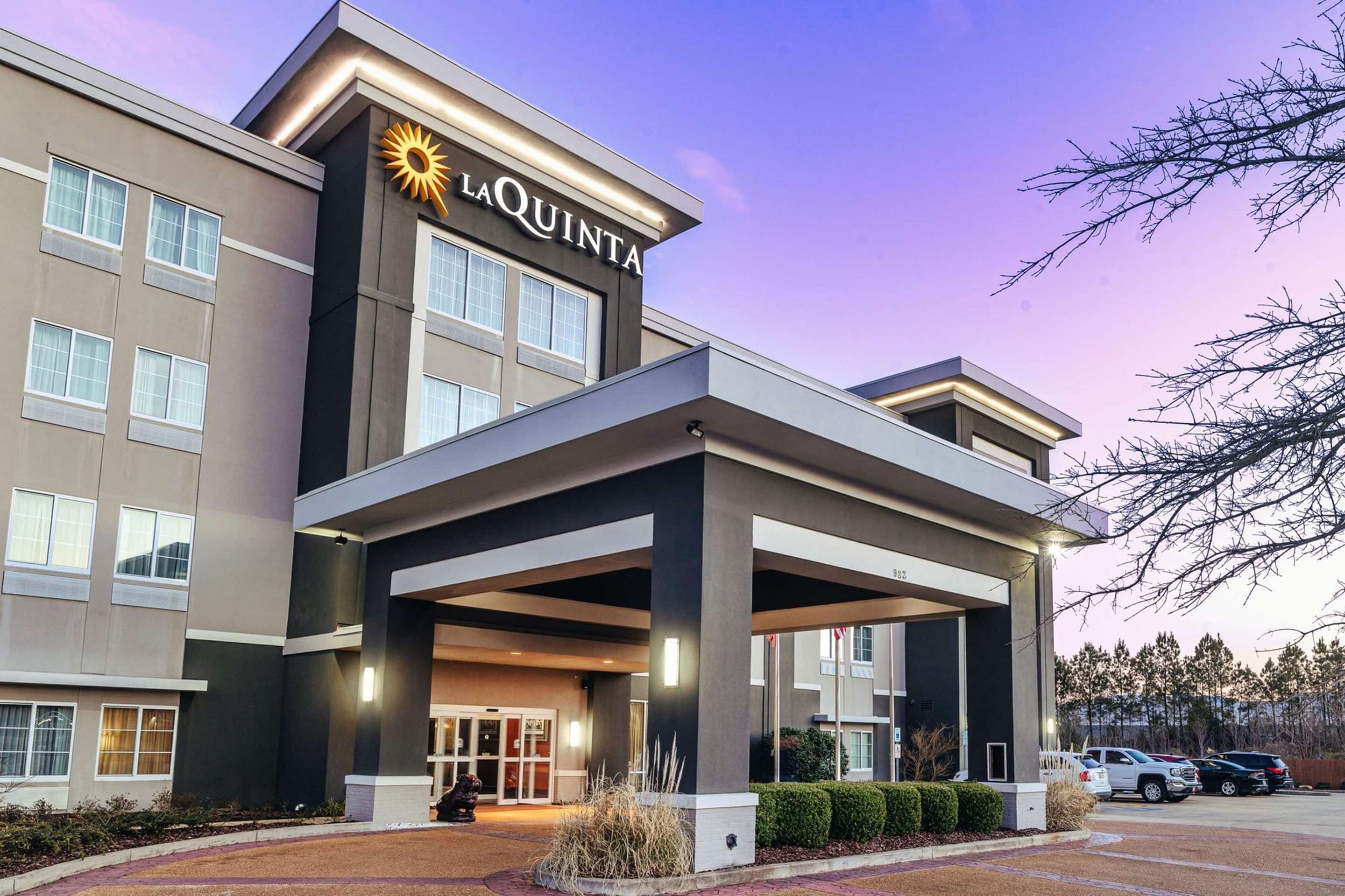 Exterior | La Quinta Inn & Suites by Wyndham Starkville at MSU