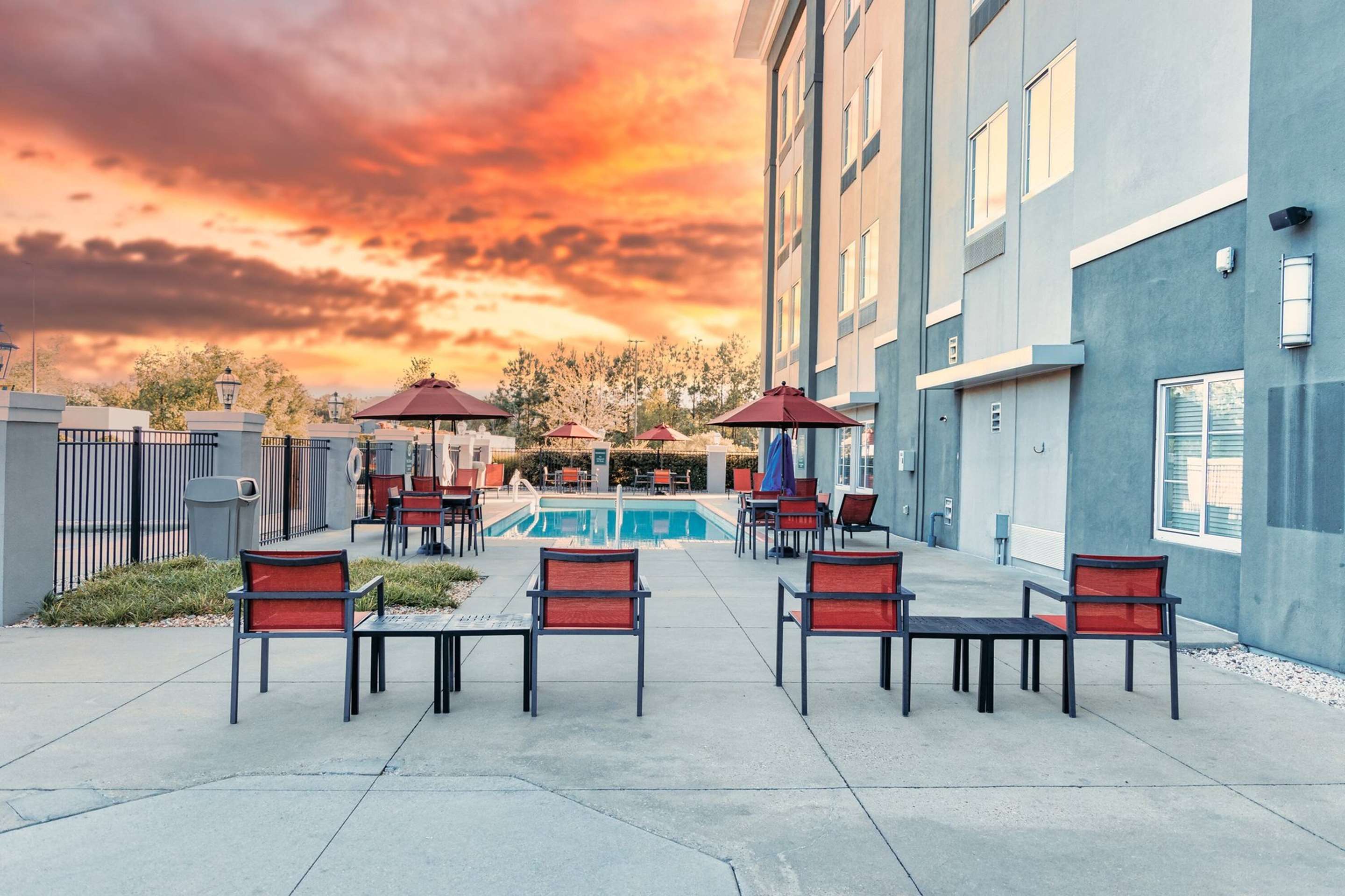 Pool | La Quinta Inn & Suites by Wyndham Starkville at MSU
