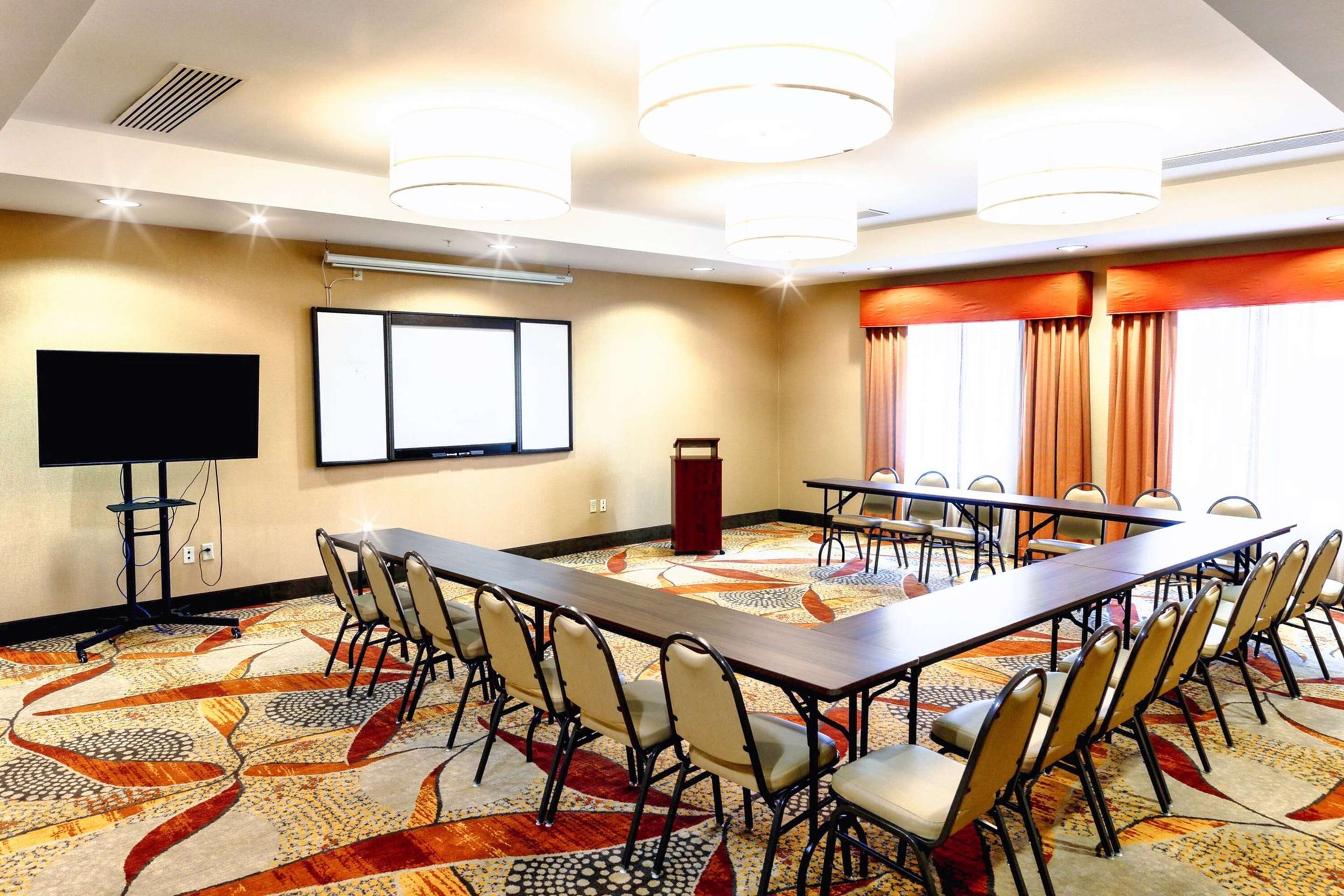 Meeting Room | La Quinta Inn & Suites by Wyndham Starkville at MSU