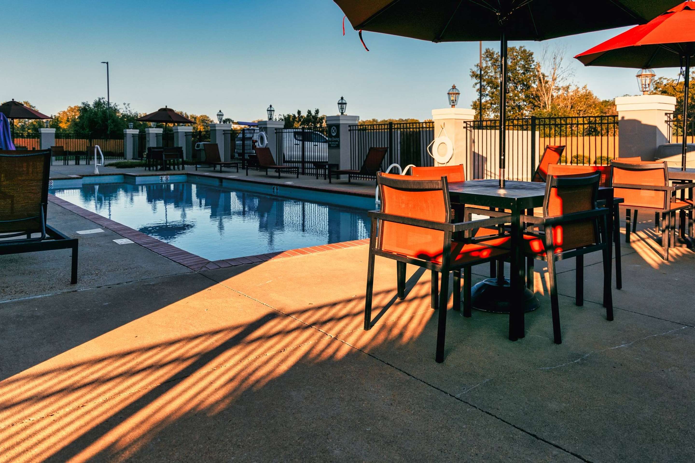 Pool | La Quinta Inn & Suites by Wyndham Starkville at MSU
