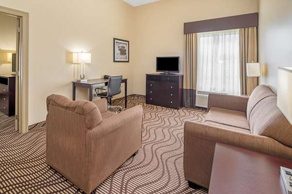 Suite - La Quinta Inn & Suites Gonzales - I-10, Exit 177