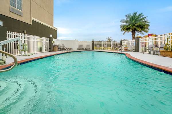 Pool - La Quinta Inn & Suites Gonzales - I-10, Exit 177