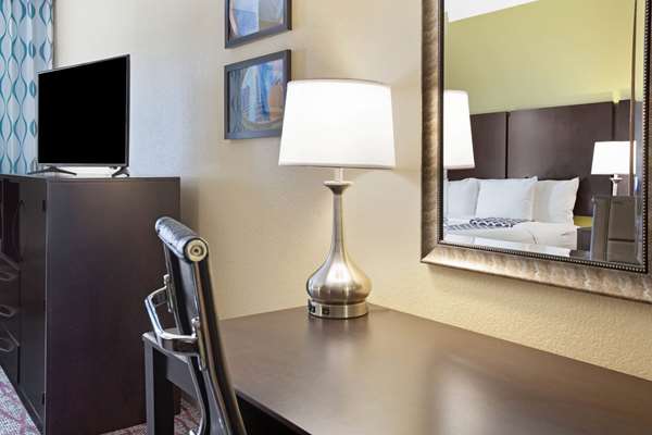  - La Quinta Inn & Suites North Pasadena