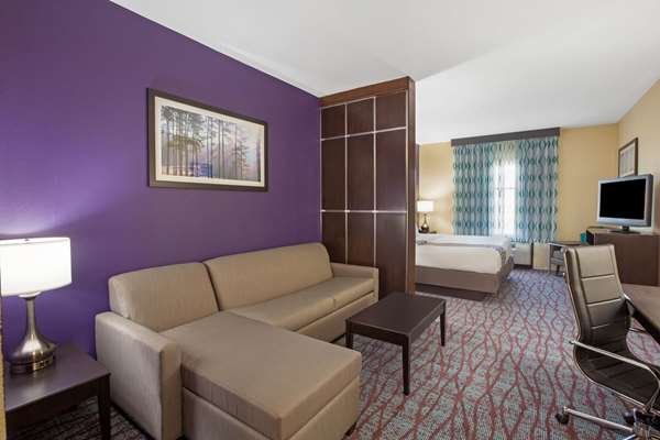Suite - La Quinta Inn & Suites North Pasadena